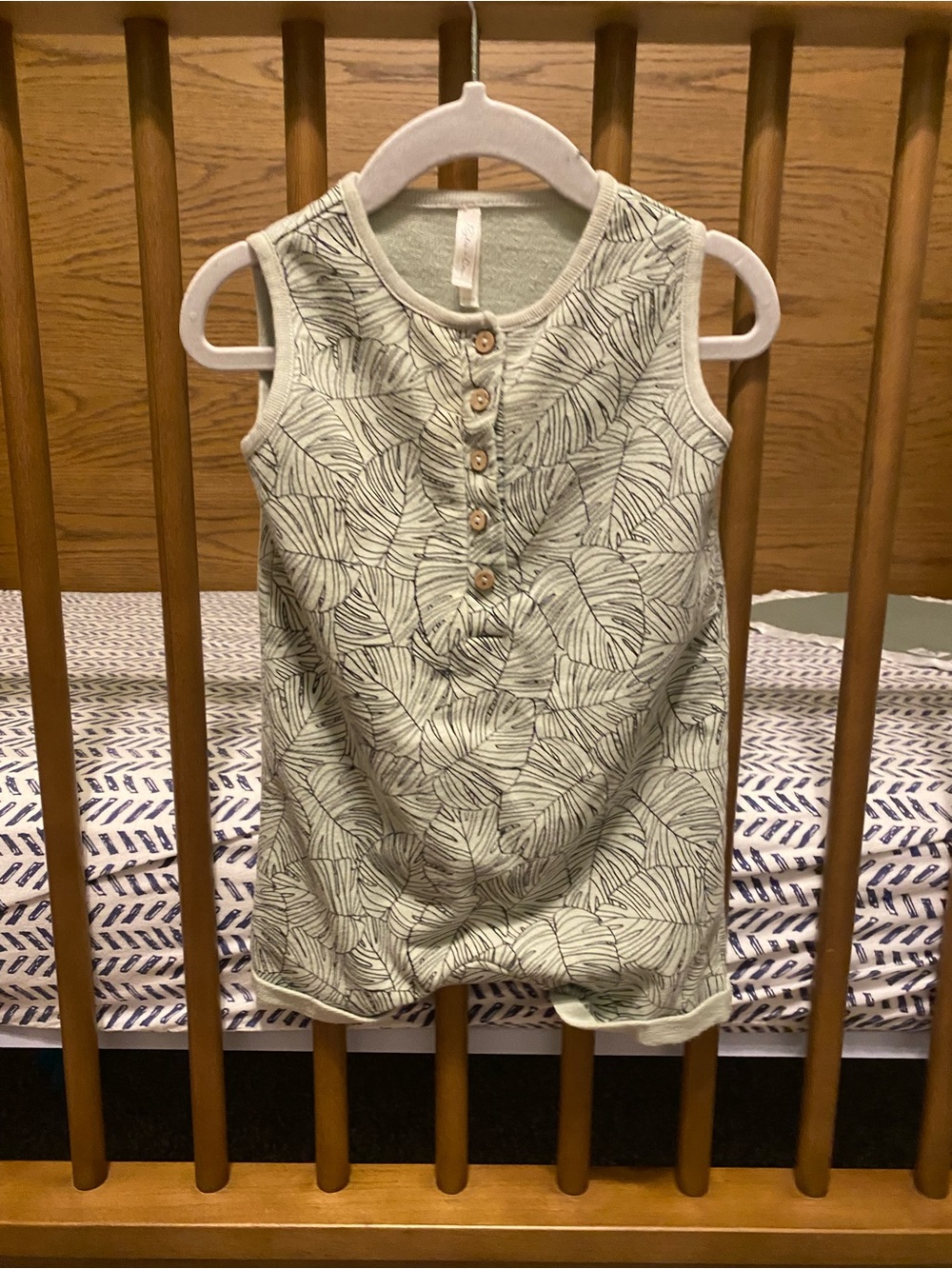Rylee + Cru Leaf-Print Sleeveless Tank Top - Light Green